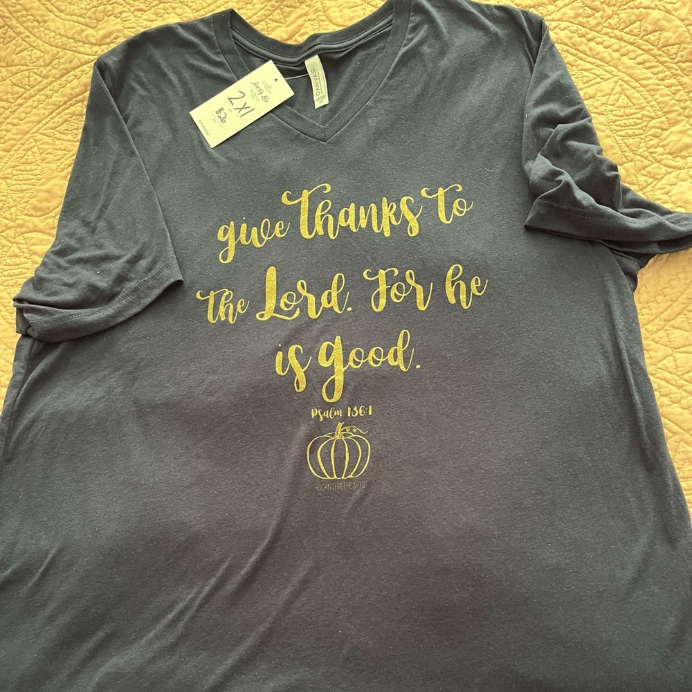 Navy blue SS t-shirt, NWT, size 2X